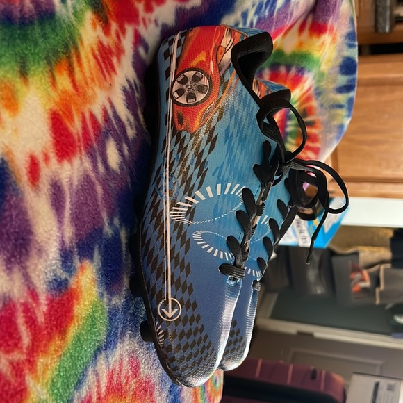 Like new youth size 13c soccer cleats - Vizari race car design - Picture 2 of 3